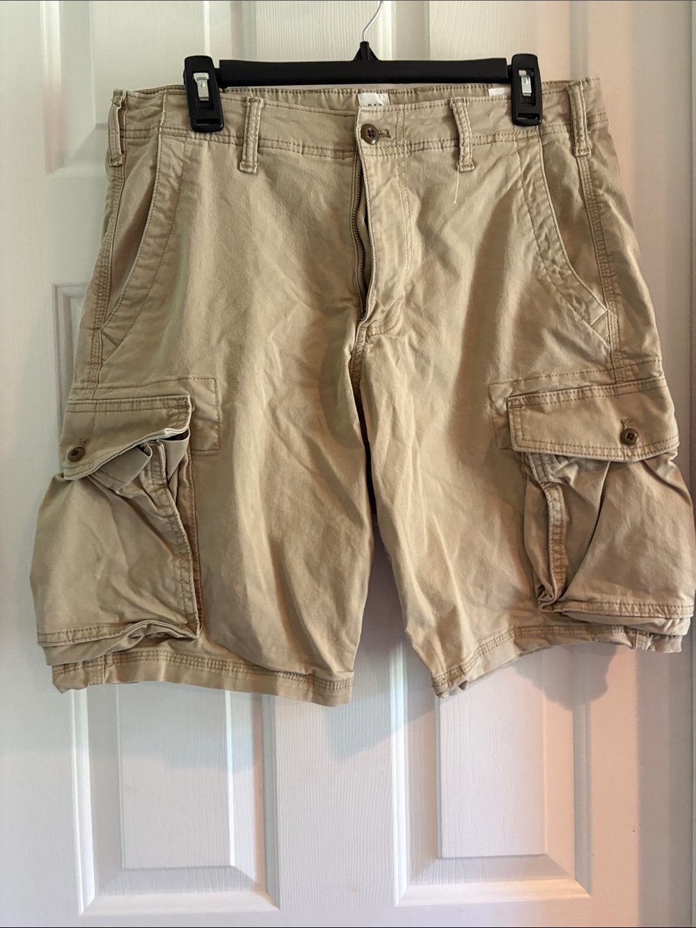GAP Men's Cargo Shorts in Light Khaki